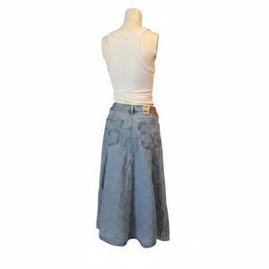 Levi's Women's NWT Fit And Flare Denim Skirt Blue Size 32  Mediums Wash